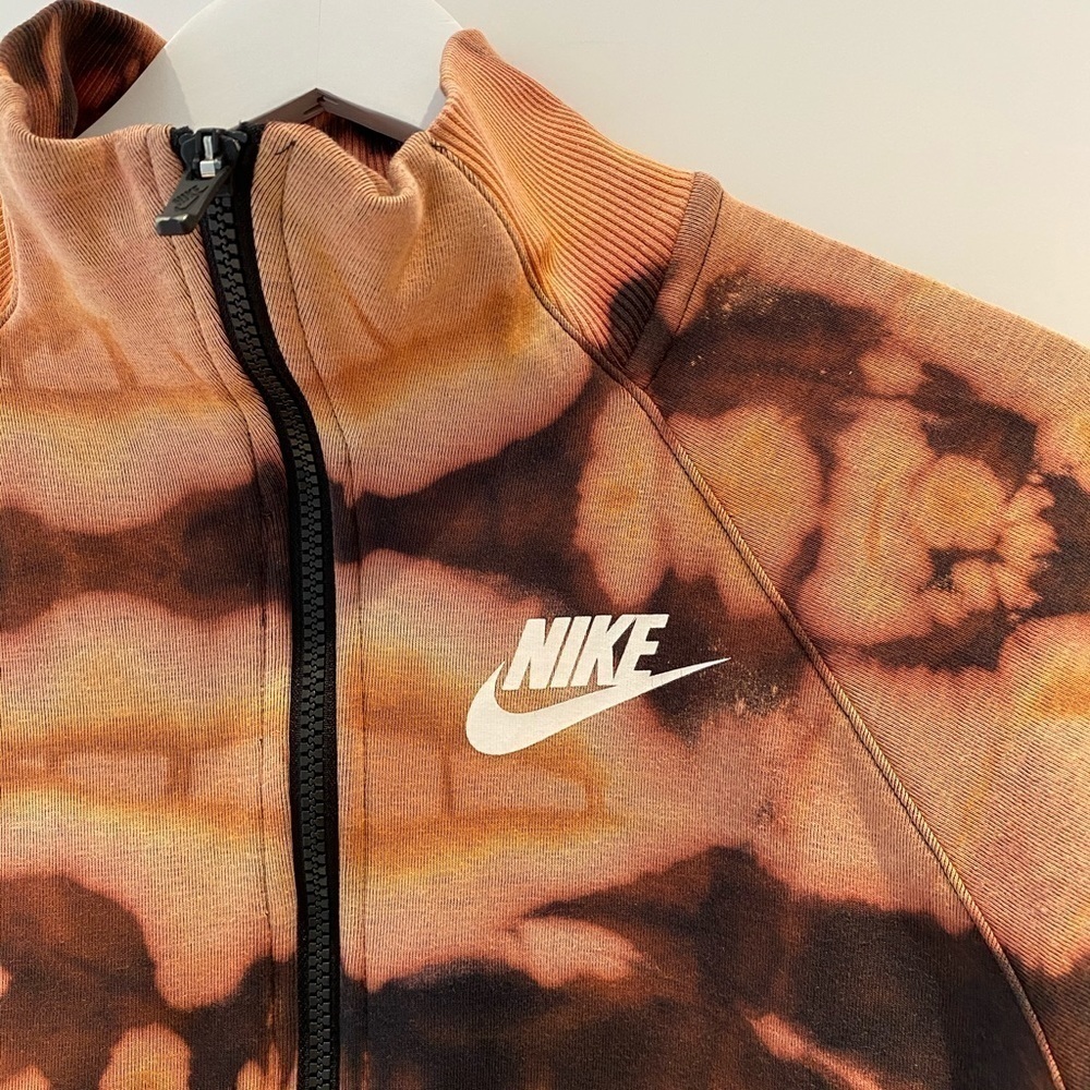 8 Items For Only $30 π₯ Nike Orange and Black Tie-Dye Zip-Up Hoodie - Picture 2 of 8